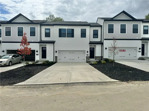 208 Hanover Ln, Houston, PA 15342