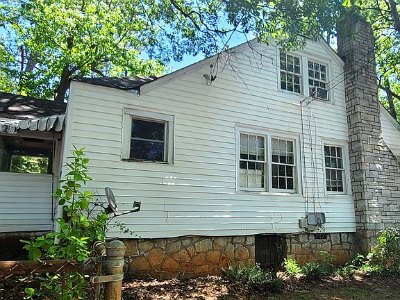 Side view with enclosed back porch