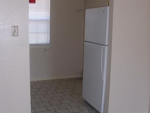3rd image of 801 Okane St