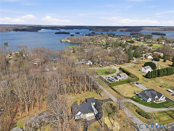 2nd image of 25 Tara Woods Dr