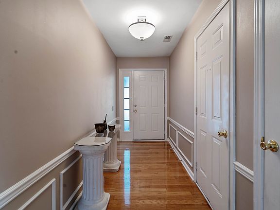 5th image of 1425 Chimney Rock Ct