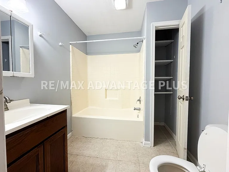 118 E Osborn Rd — Photo 9