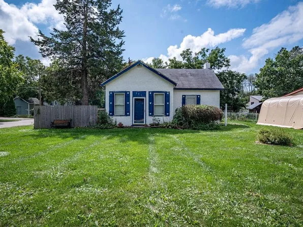 201 Flora Street, Prescott, WI 54021