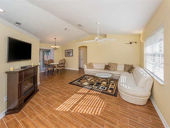 3rd image of 4560 Caribou Ave