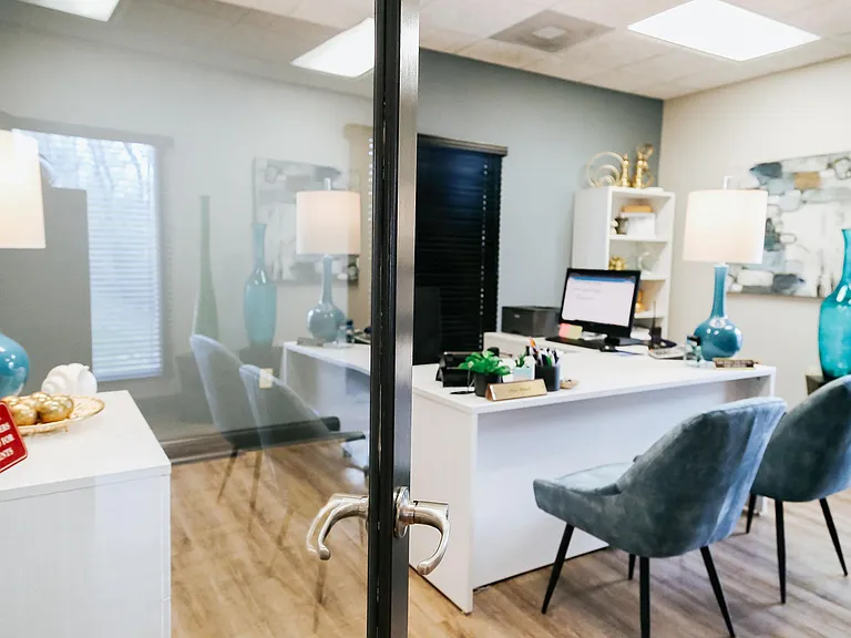 Kingston Pointe Apartments — Photo 68