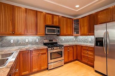 4th image of 40 N Madison St Suite 204