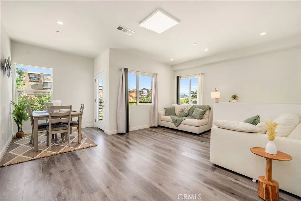 3 bed, 1600 sqft, $7,000 — Photo 2