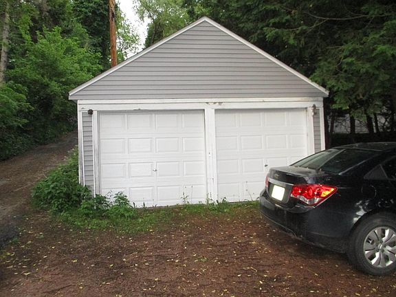 2nd image of 914 Jefferson St