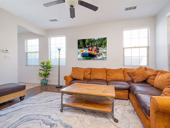 3rd image of 3232 Calle Nueva Vis