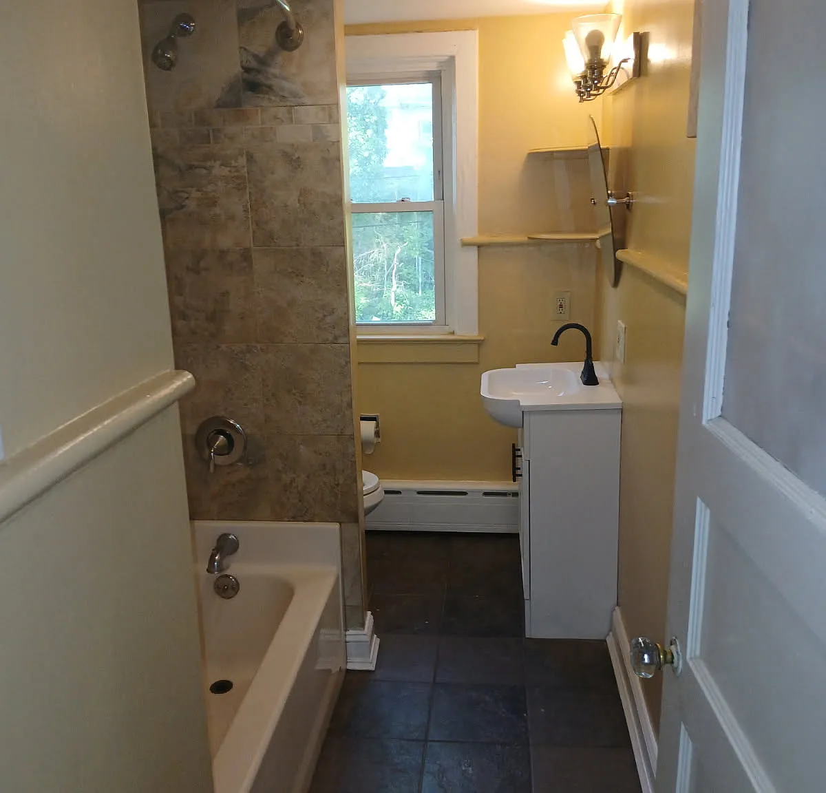 4 bed, 1.5 bath, 2208 sqft, $2,700 — Photo 3