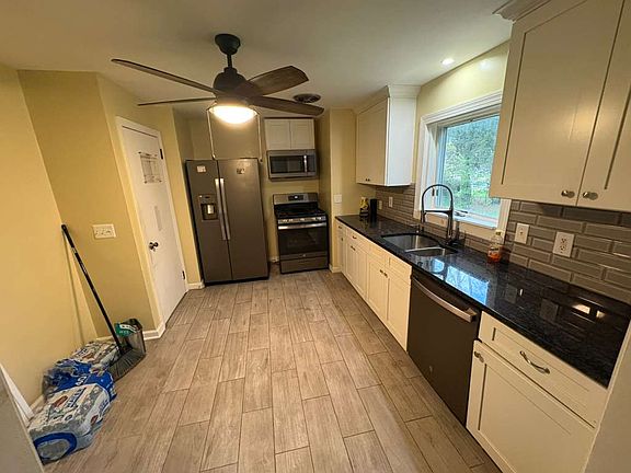 3rd image of 579 E Woodbridge Ave #1