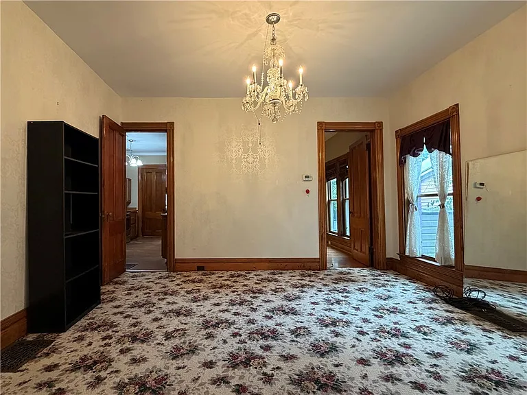 301 W Clinton St — Photo 7