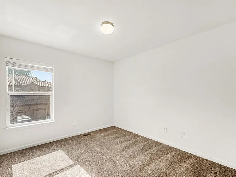 4452 S Auckland Ct — Photo 10