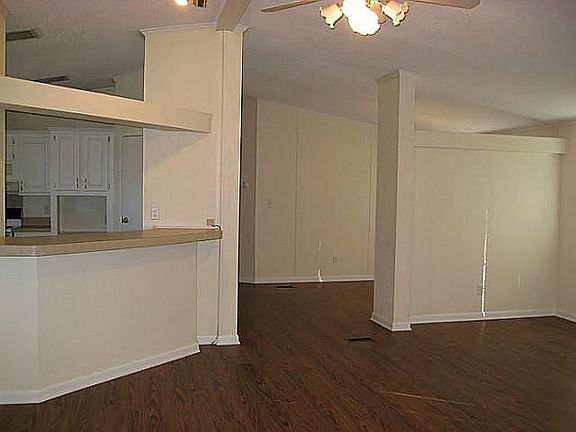 4th image of 274 Southside Dr