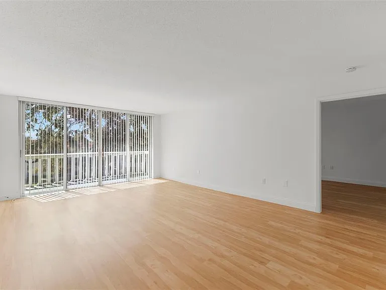 1001 Pearce Dr #302 — Photo 12