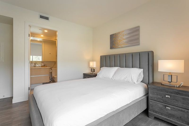 West Vancouver Apartment for rent - 2 Bedrooms — photo 8