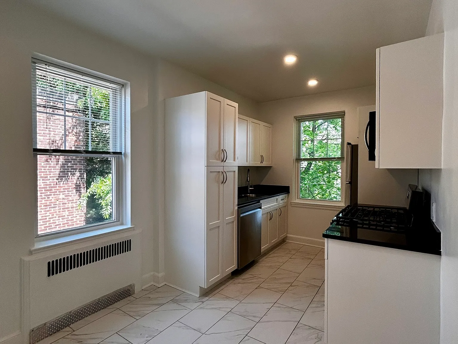 2 bed, 1.0 bath, 836 sqft, $3,095 — Photo 2