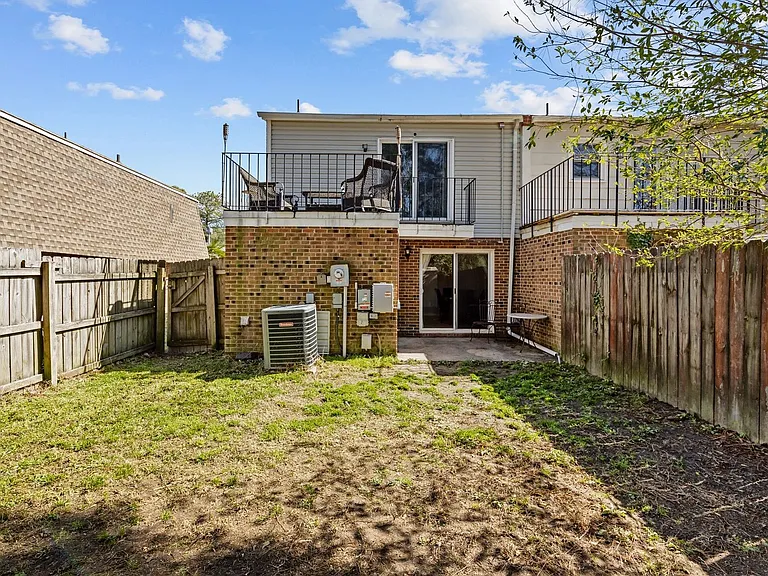 1221 Clydesdale Ln — Photo 20