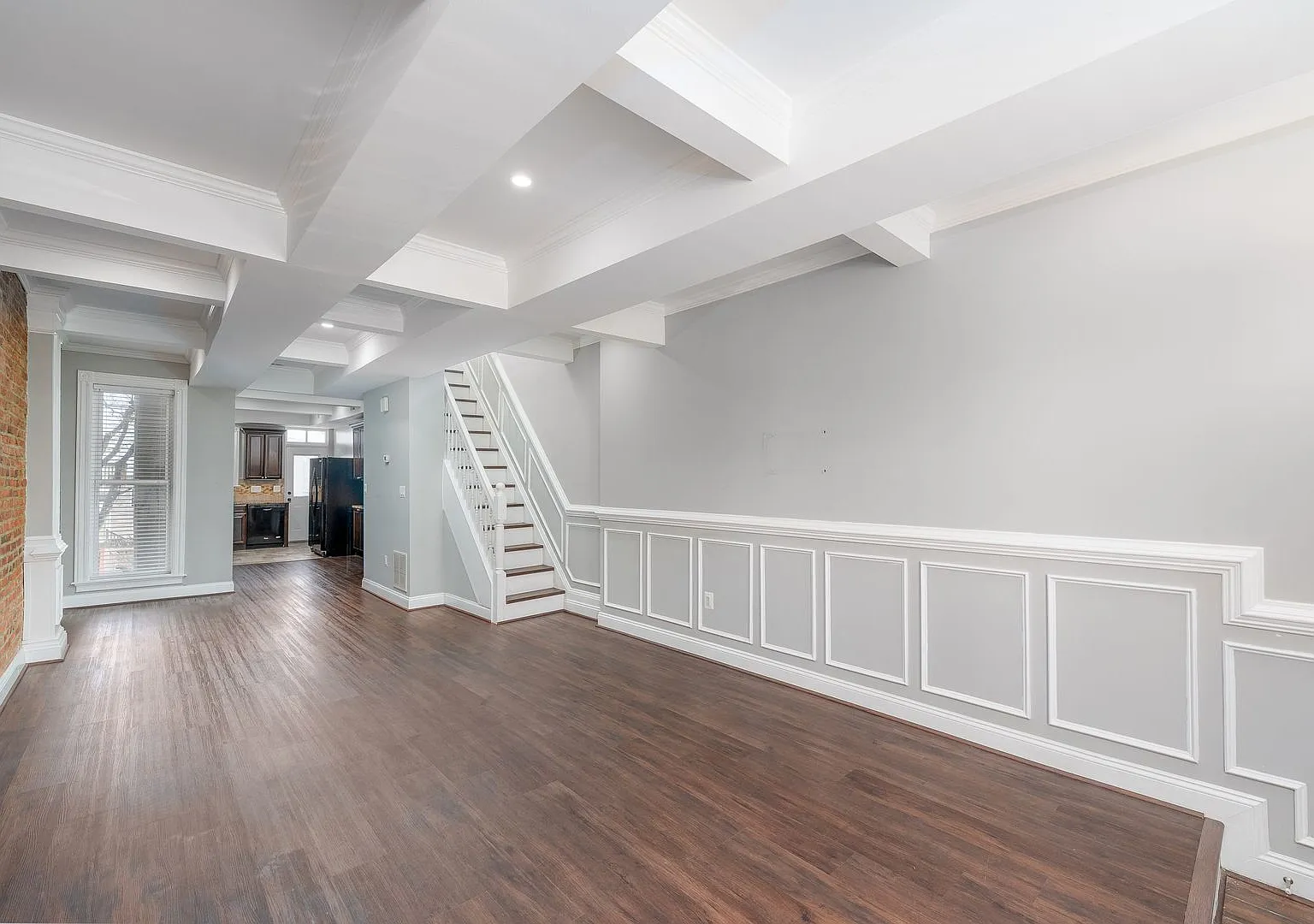 443 N Milton Avenue - 4-Bedroom, 2-Bathroom Townhouse — Photo 4