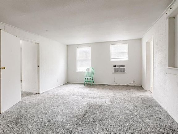 4th image of 2600 Garland St