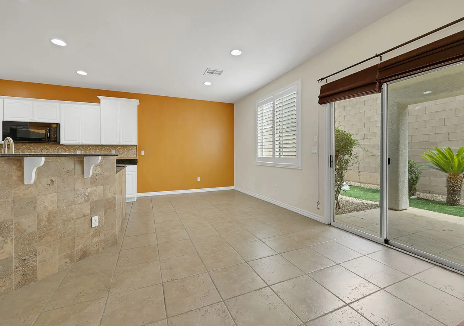 Large Townhouse in Henderson — Photo 4