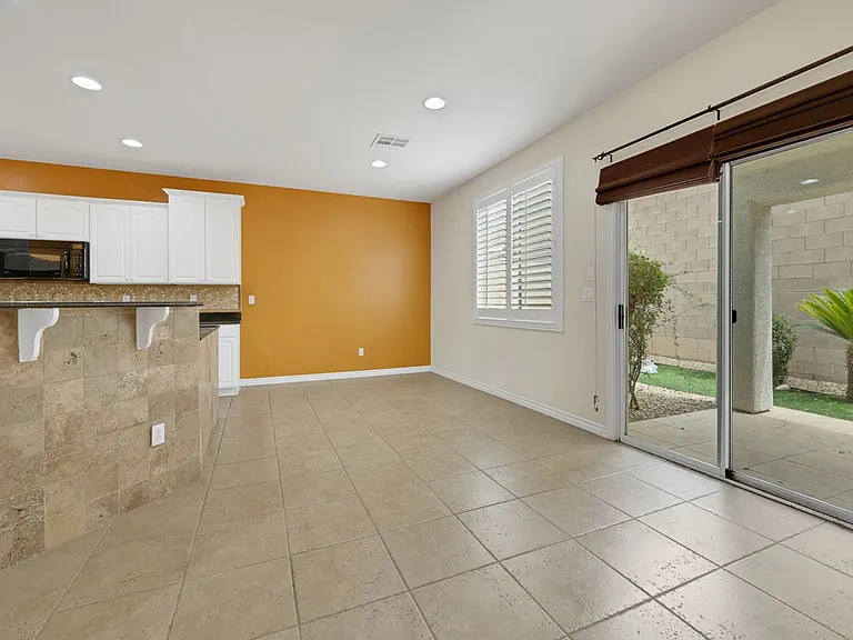 290 Spectacular St — Photo 4
