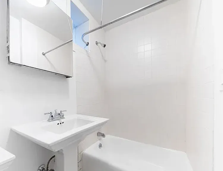 207 W 11th St #2D — Photo 5