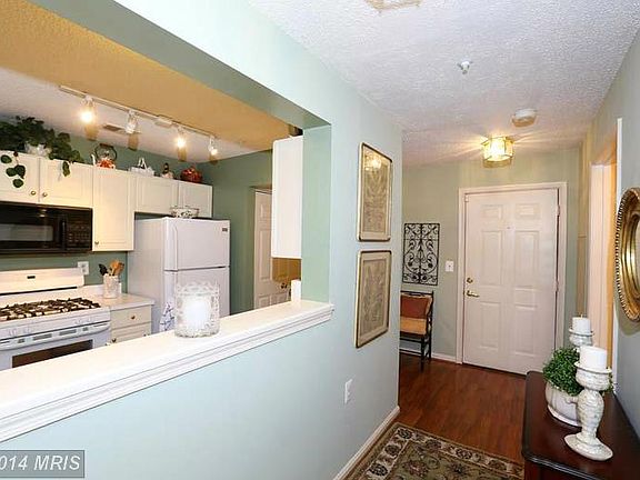 3rd image of 10022 Vanderbilt Cir APT 4-13