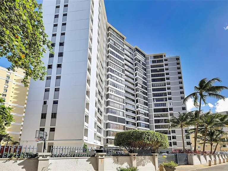 1 Taft St #Penthouse C — Photo 2