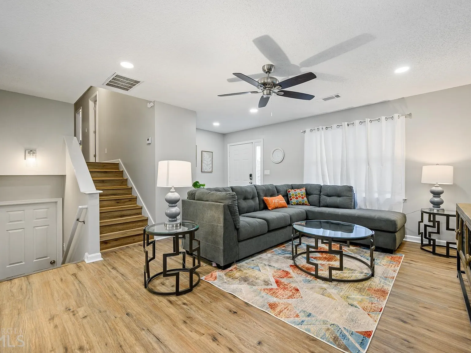 3 bed, 2.0 bath, $4,986 — Photo 3