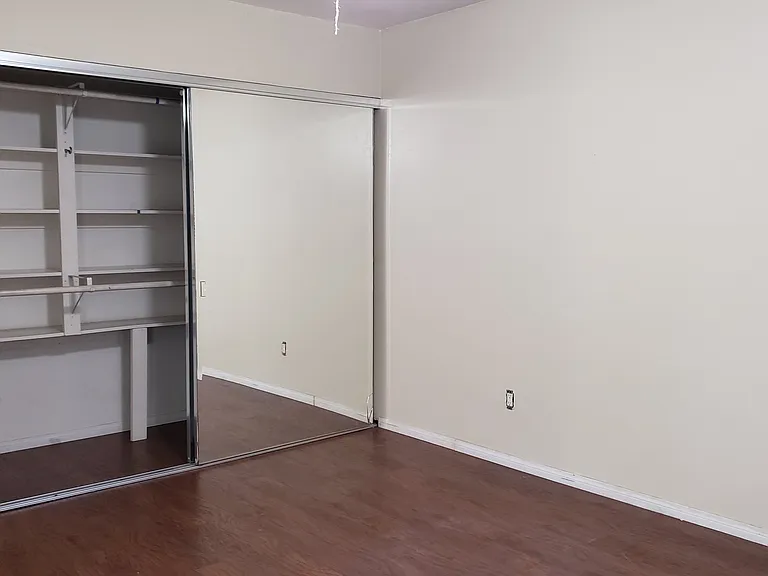 Very big room with very big closet.