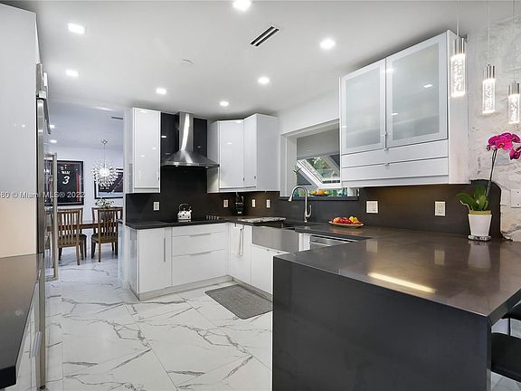 5th image of 310 Shore Dr E #0