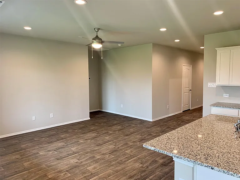 4227 Isoletta Ct — Photo 20