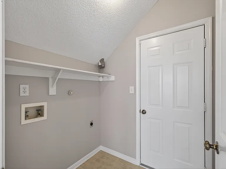 1537 Tallwood Cir — Photo 41