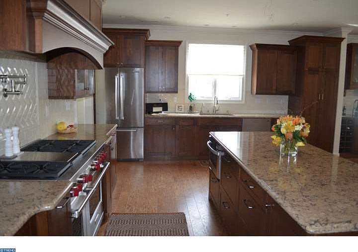 1st image of 609 Magnolia Ct