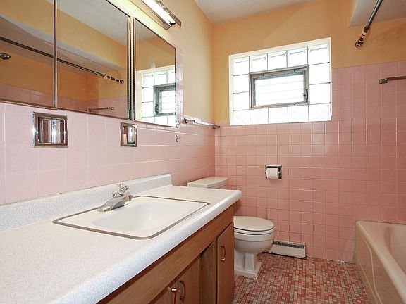 5th image of 8500 W Saint Joseph Ave