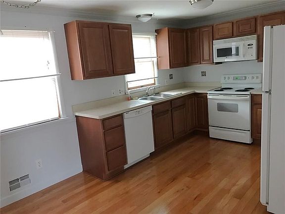 3rd image of 57 East St