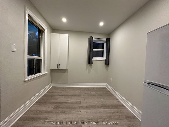 4th image of 151 Dynevor Rd