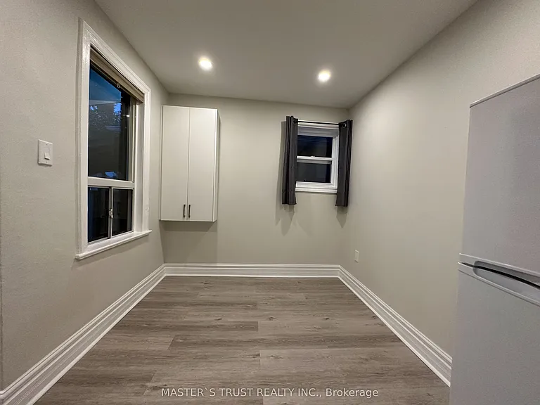 151 Dynevor Rd #UPPER — Photo 4