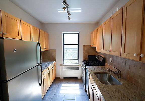 3rd image of 304 E 12th St #5B