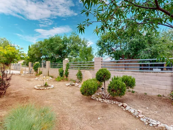1519 Lundy Ln SW, Albuquerque, NM 87105