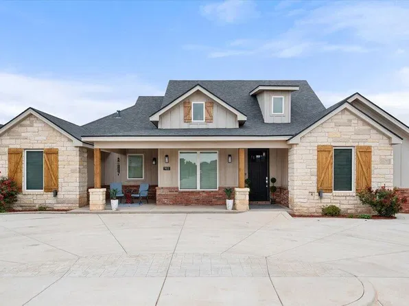 903 Buckingham Ave, Wolfforth, TX 79382