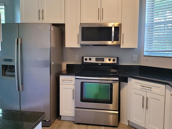 5th image of 10648 Regent Square Dr #1301