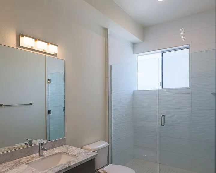 1208 W 25th St — Photo 15