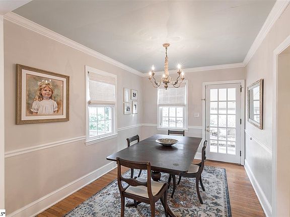 4th image of 113 W Montclair Ave