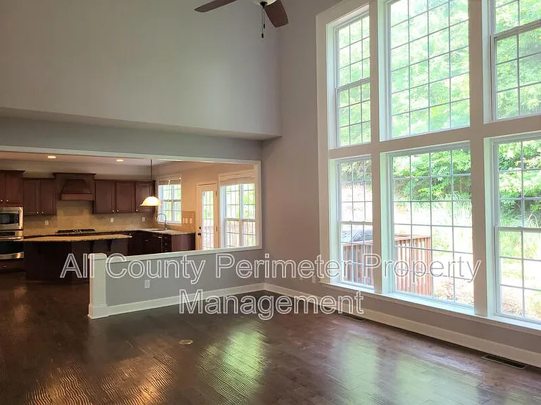 4445 Agard St — Photo 12