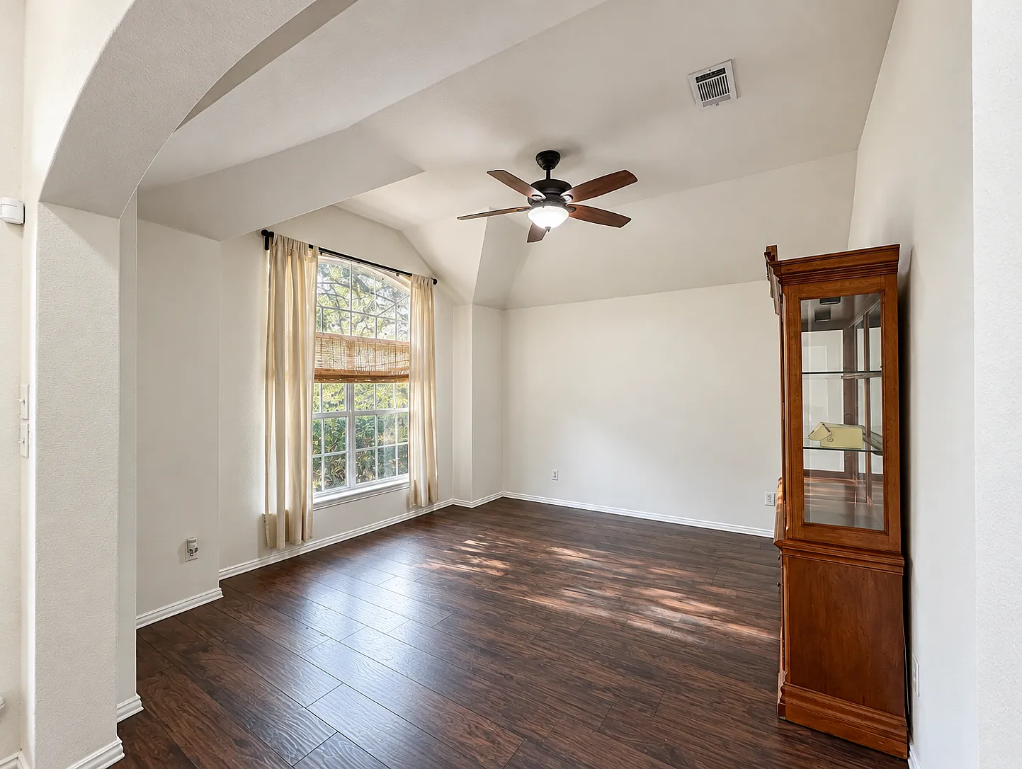 3 bed, 1681 sqft, $2,275 — Photo 2