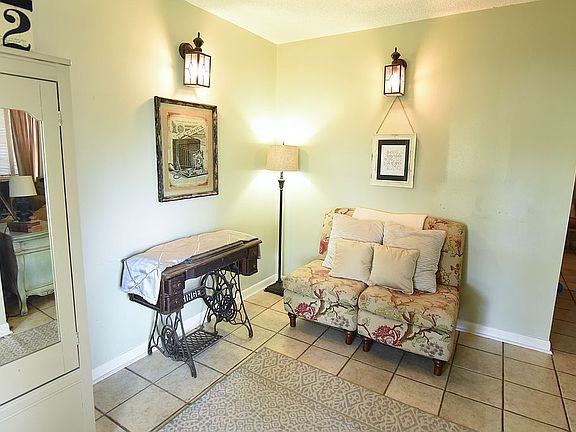 5th image of 126 Briar Green Dr