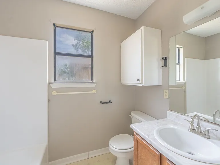 1515 Geneva St — Photo 9