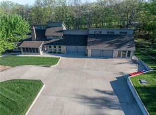 1204 Live Oak Ln, Warrensburg, MO 64093